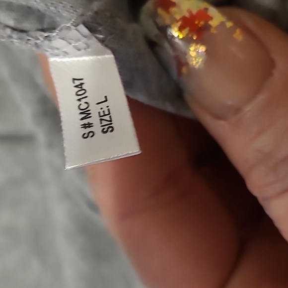 In a World Full of Grinches Grey T-shirt L - Picture 3 of 4